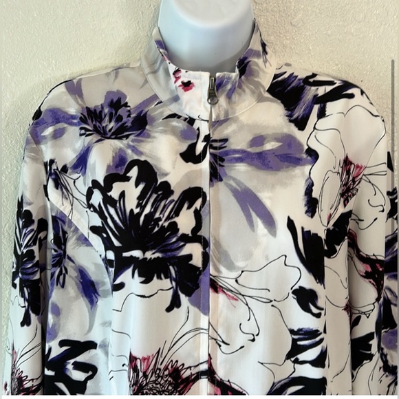 Zenergy by Chico’s Lightweight Water Color Jacket - Picture 2 of 15